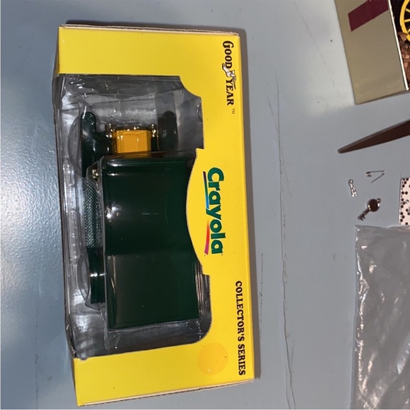 SOLD 10/22/25 Crayola Limited Edition Coin Bank - Picture 3 of 8